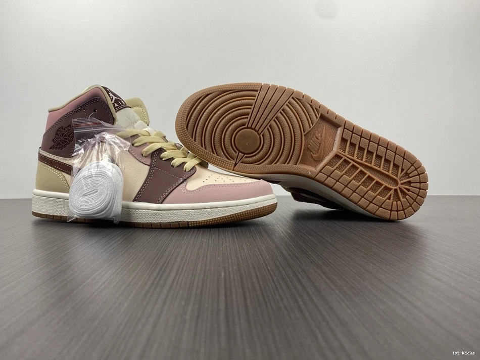 DO7440-821 Mid 1 Air Jordan 1112